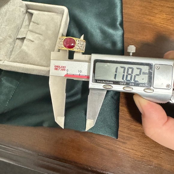 3.84ct ruby 18k ring - Picture 5 of 10